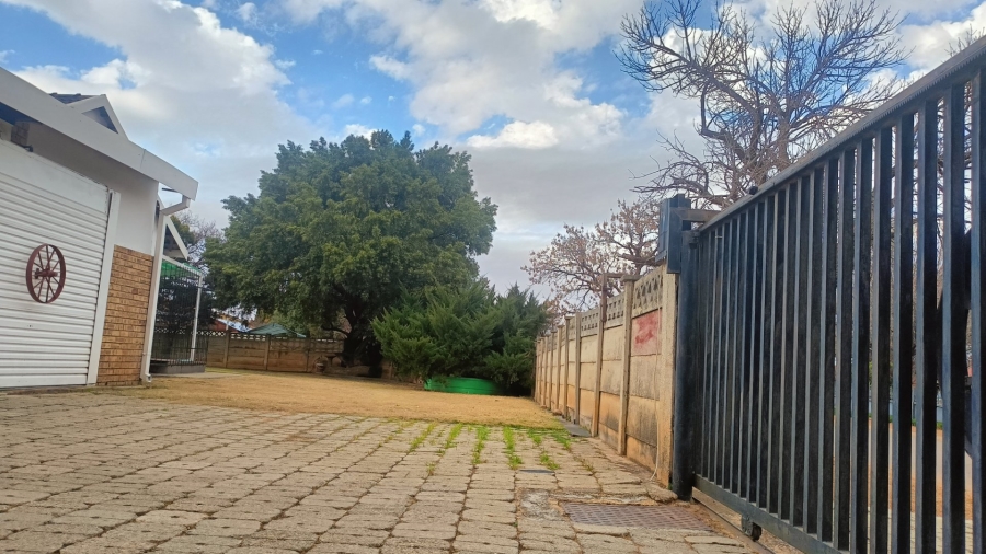 4 Bedroom Property for Sale in Wilkoppies North West